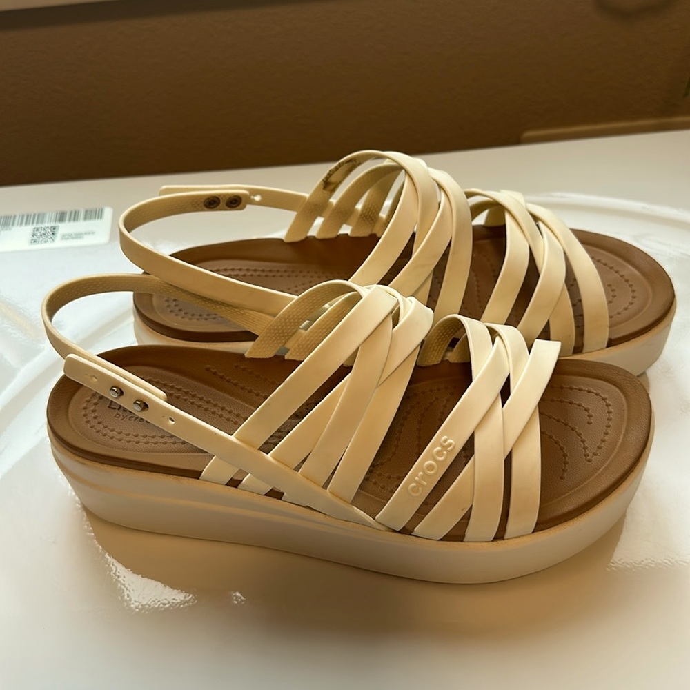 Crocs Brooklyn Strappy Low Wedge